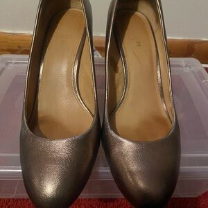 Used coach gold shoes size 7